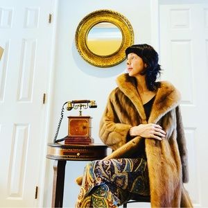 1960’s Midlength Fur with Gorgeous Floral Lining. Size Medium. 🌟